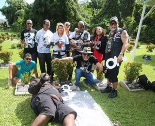 Fãs de Raul Seixas homenageiam o Rei do Rock Brasileiro em Salvador