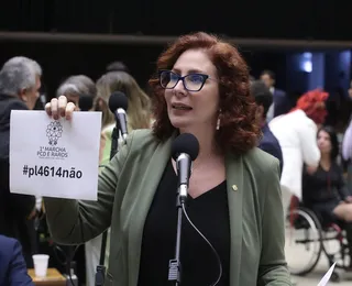 Foragida, Zambelli faz apelo para apoiadores: "Me representem"