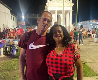 Forró e romance: casais curtem São João de Pirajá