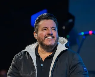 Cantor Bruno se recusa segurar bandeira de Pernambuco e causa polêmica
