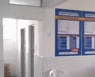 Idosa é esquecida em sala de unidade médica de Ipiaú