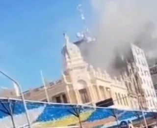 Incêndio em prédio no centro de Salvador assusta baianos e turistas