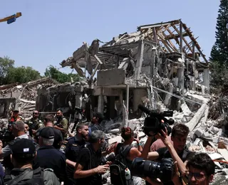 Irã desafia EUA e lança novo ataque com mísseis contra Israel