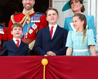 Kate e Charlotte prestam homenagem a Lady Di e Elizabeth II em desfile