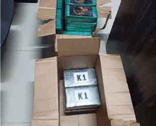 PRF apreende quase 60 kg de crack e cocaína em caminhão na Bahia