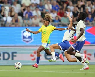 Seleção Feminina sofre virada e perde de 3 a 2 para a França