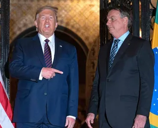 Veja a reação de Bolsonaro após afago de Donald Trump