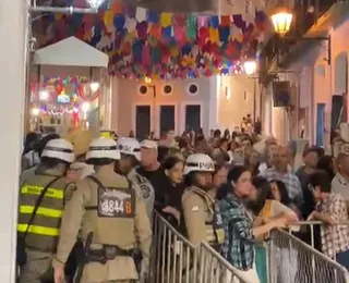 Vídeo: Pelourinho lota e tem acesso ao palco principal bloqueado
