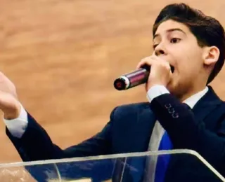 Vídeo: pastor mirim Miguel Oliveira volta a pregar após proibição