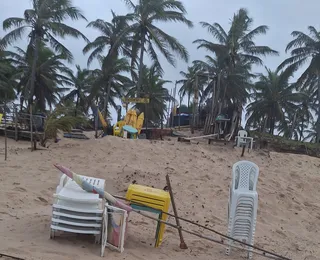 Vídeo: Após demolição, dono de barraca é impedido de trabalhar na praia
