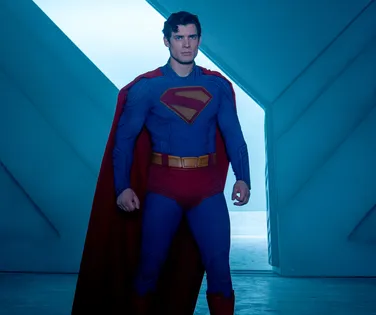 Cinema vai dar ingresso grátis para quem for de cueca por cima da roupa - Imagem