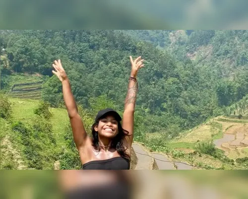 Juliana Marins é vista imóvel a 500 metros em vulcão na Indonésia - Imagem
