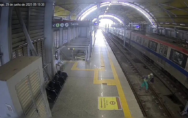 VÍDEO: vítima de acidente no metrô de Salvador atravessou os trilhos - Imagem