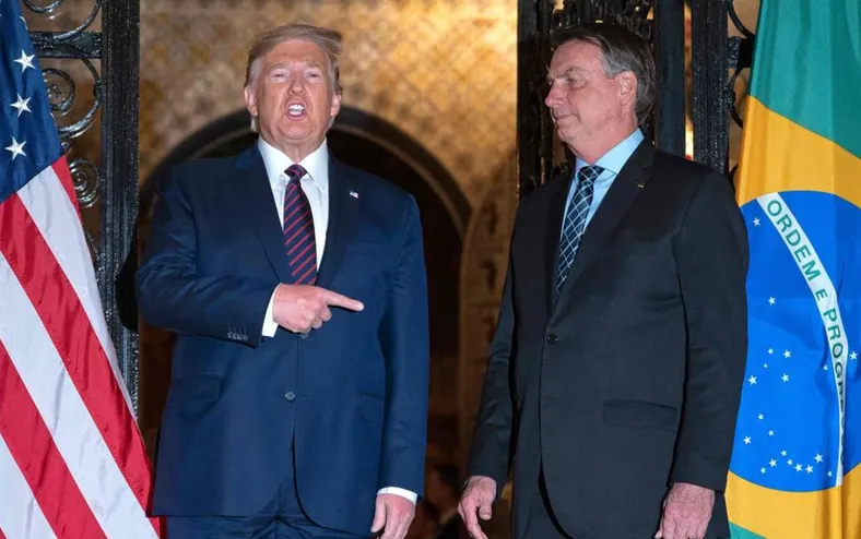 Veja a reação de Bolsonaro após afago de Donald Trump - Imagem