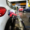 Abastecer carro durante o dia ou noite faz diferença? Saiba a resposta definitiva imagem