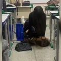Briga entre estudantes termina com tesourada no rosto e muito sangue imagem