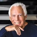 Aos 91 anos, morre criador do Grupo Armani imagem
