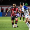 Após eliminação, Matheuzinho diz que o Vitória "perdeu para si mesmo" imagem