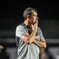 Após goleada, Vitória anuncia demissão do técnico Fábio Carille imagem