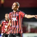 Após retorno ao time titular do Vitória, Neris é elogiado por Carille imagem