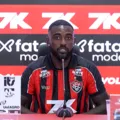 Apresentado, Ramon vê "oportunidade" de retomar boa fase pelo Vitória imagem