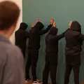 Arte performática ocupa Bahia e provoca debate sobre violência no cotidiano imagem