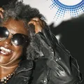 Atração do Festival A Tarde FM, Sandra Sá é destaque do Palco imagem