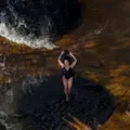 'Banheiras' naturais de 5 milhões de anos atraem turistas na Amazônia imagem