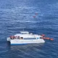 Vídeo: barco afunda após colidir com catamarã na Baía de Todos-os-Santos imagem