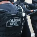 Policial é preso suspeito de agredir e ameaçar companheira na Bahia imagem