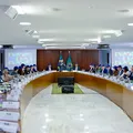 Lula sela reforma ministerial e 16 nomes deixam governo para eleições imagem