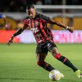 De saída! Atacante deixa o Vitória e acerta com outro time da Série A imagem