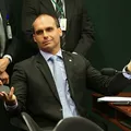 Eduardo chama de 'conversas normais entre pai e filho' xingamentos a Bolsonaro imagem