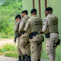 Efetivo da PM-BA fecha cerco na Engomadeira após atentado a delegado imagem