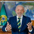 Em pronunciamento, Lula manda recado para Trump e clã Bolsonaro: "Traidores" imagem