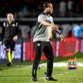 Enquete: o Vitória deve manter Rodrigo Chagas ou contratar um técnico? imagem