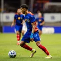 Erick Pulga sai de maca e preocupa o Bahia após triunfo sobre o Retrô imagem