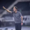 Ex-Vitória, Léo Condé elogia Bahia de Rogério Ceni antes de decisão imagem