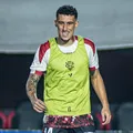 Gabriel Baralhas é suspenso e desfalca o Vitória contra o Botafogo imagem
