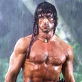 Galã de romance da Netflix será o novo Rambo no cinema; conheça imagem