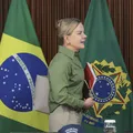 Gleisi chama Tarcísio de "fantoche" após promessa de indulto a Bolsonaro imagem