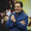 Internado desde maio, Faustão recebe alta e segue tratamento em casa imagem