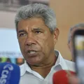 Jerônimo reprova briga de Bolsonaro e Eduardo: “Tem que dar exemplo" imagem