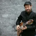 João Bosco faz show com homenagens a Vinicius e Aldir Blanc imagem