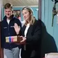 Homem enfrenta rotina de humilhação após 'chá revelação de traição' imagem