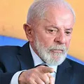 Lula reage a tarifaço de Trump e manda recado: "À luz da lei" imagem