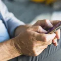 Mais conectados e vulneráveis: como idosos podem evitar golpes virtuais imagem