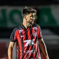Meia do Vitória passará por cirurgia e deve ser desfalque por longo período imagem