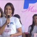Michelle Bolsonaro choraminga em evento do PL: "Galego está em casa" imagem