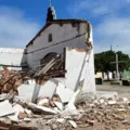 Milagre? Igreja desaba e imagem de Jesus fica intacta imagem